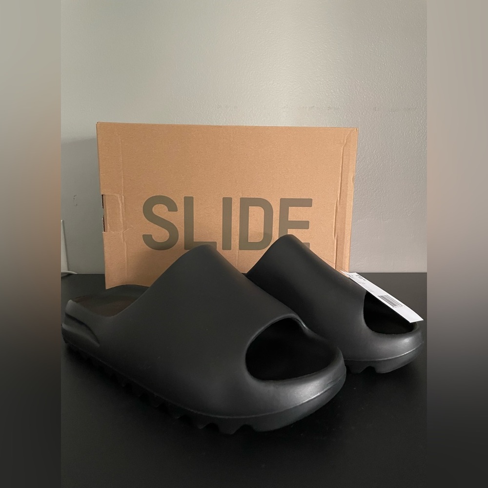 Adidas Yeezy Onyx Slippers size 10